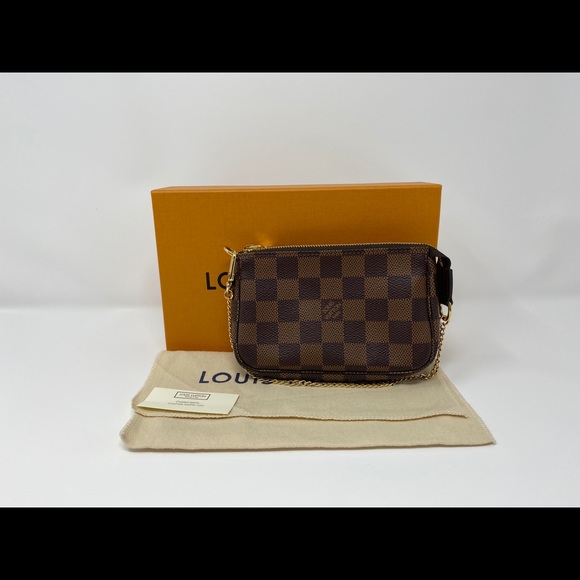 LV Mini Pochette! - Picture 4 of 7